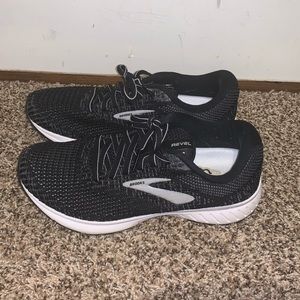 Brooks Revel 3 tennis shoes